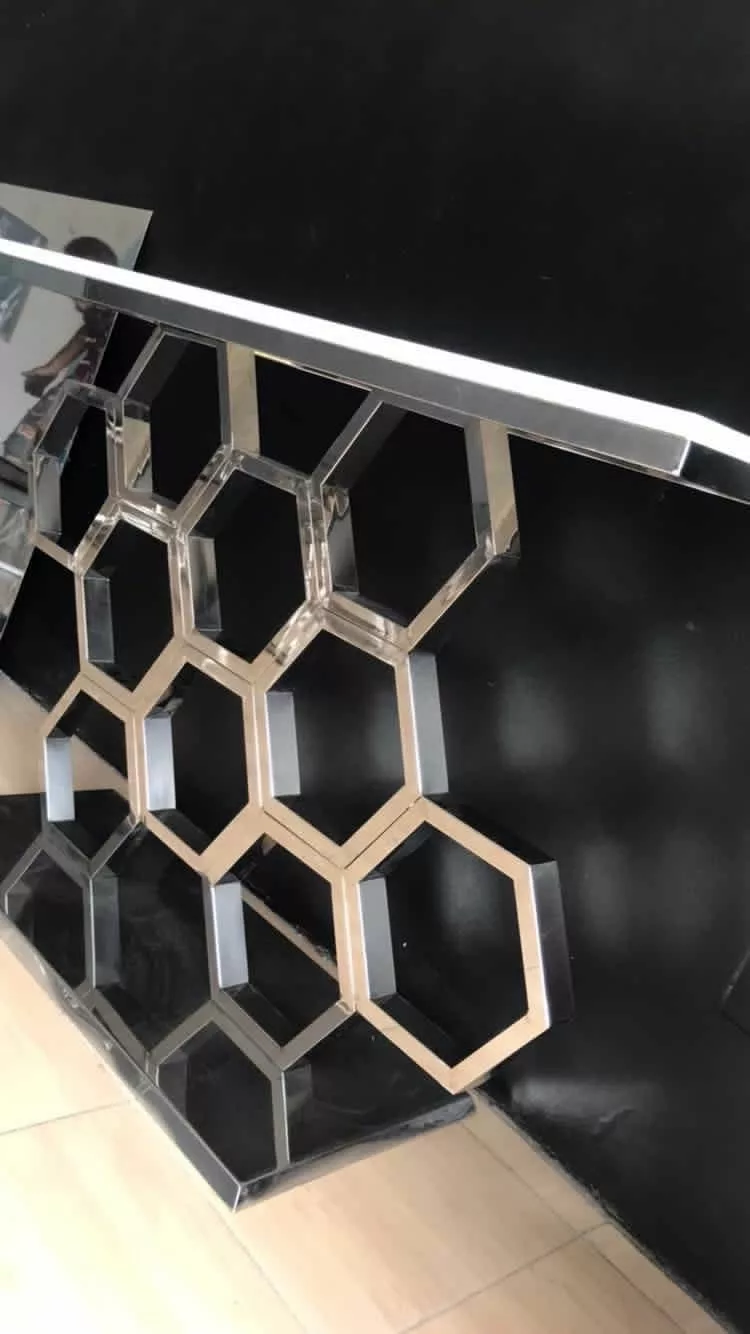 Console Luxueuse 100 % Inox Doré – Plateau Noir Élégant – Image 4