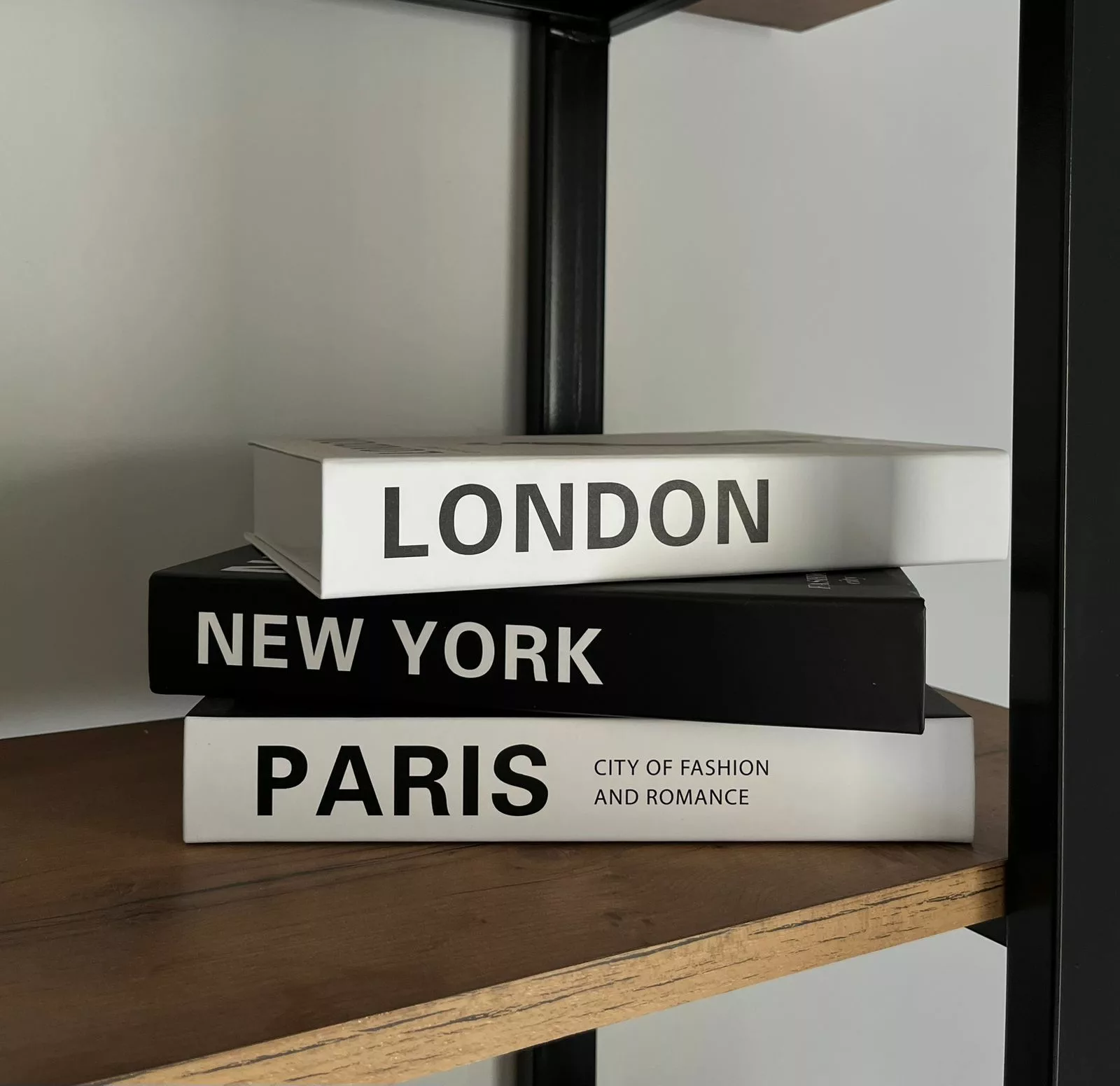 Lot de 3 livres décoratifs design – Image 3