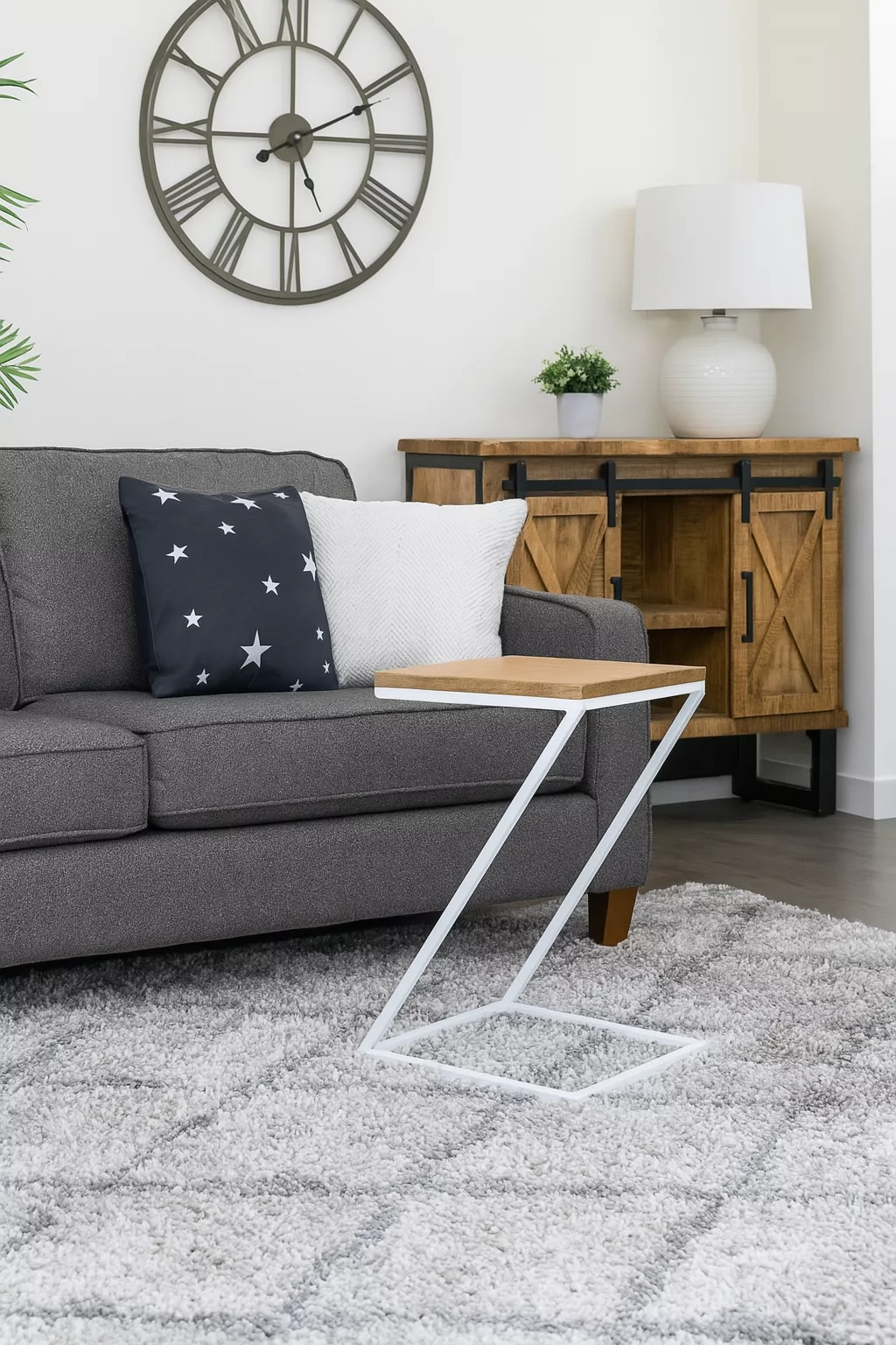 Table d’appoint design en Z – Image 3