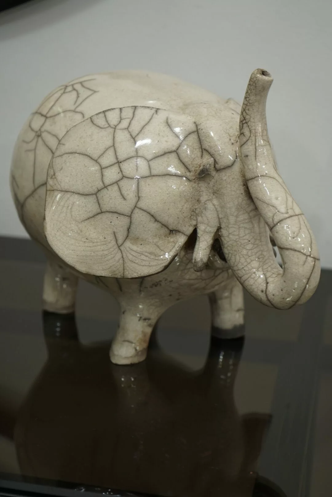 Statuette éléphant en céramique artisanale – effet craquelé – Image 6
