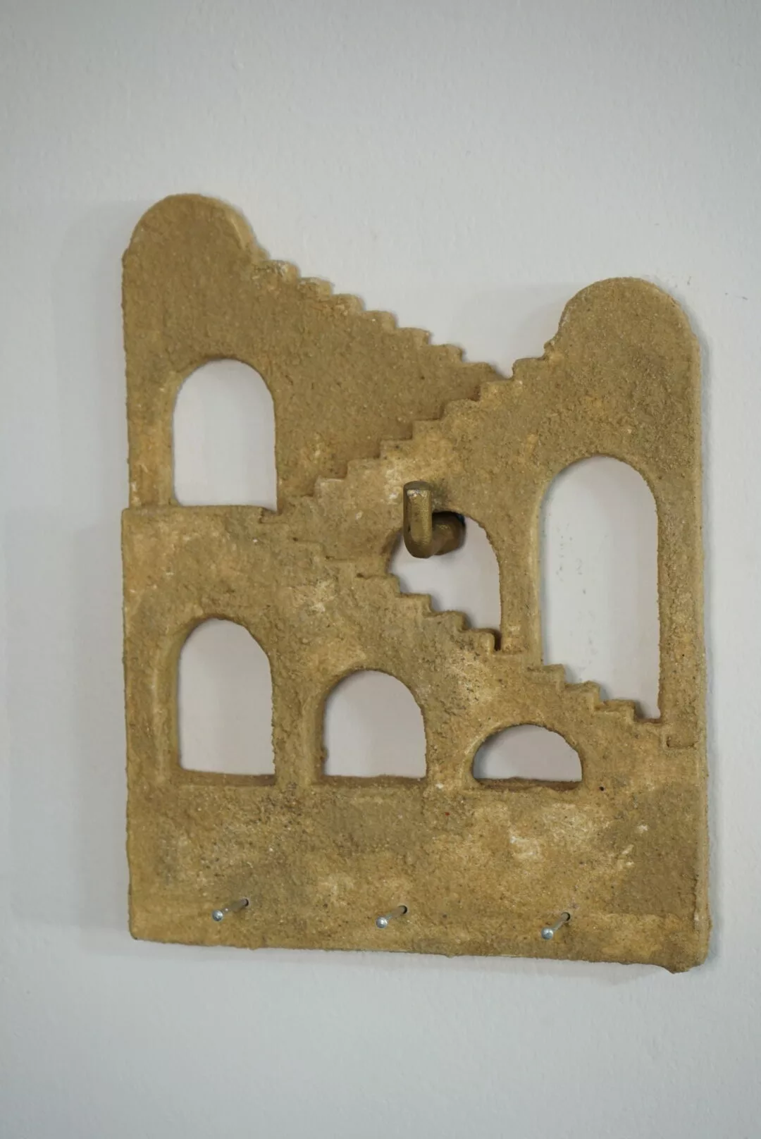 Porte-clés mural artisanal - Arcades de Médina - finition terre – Image 3