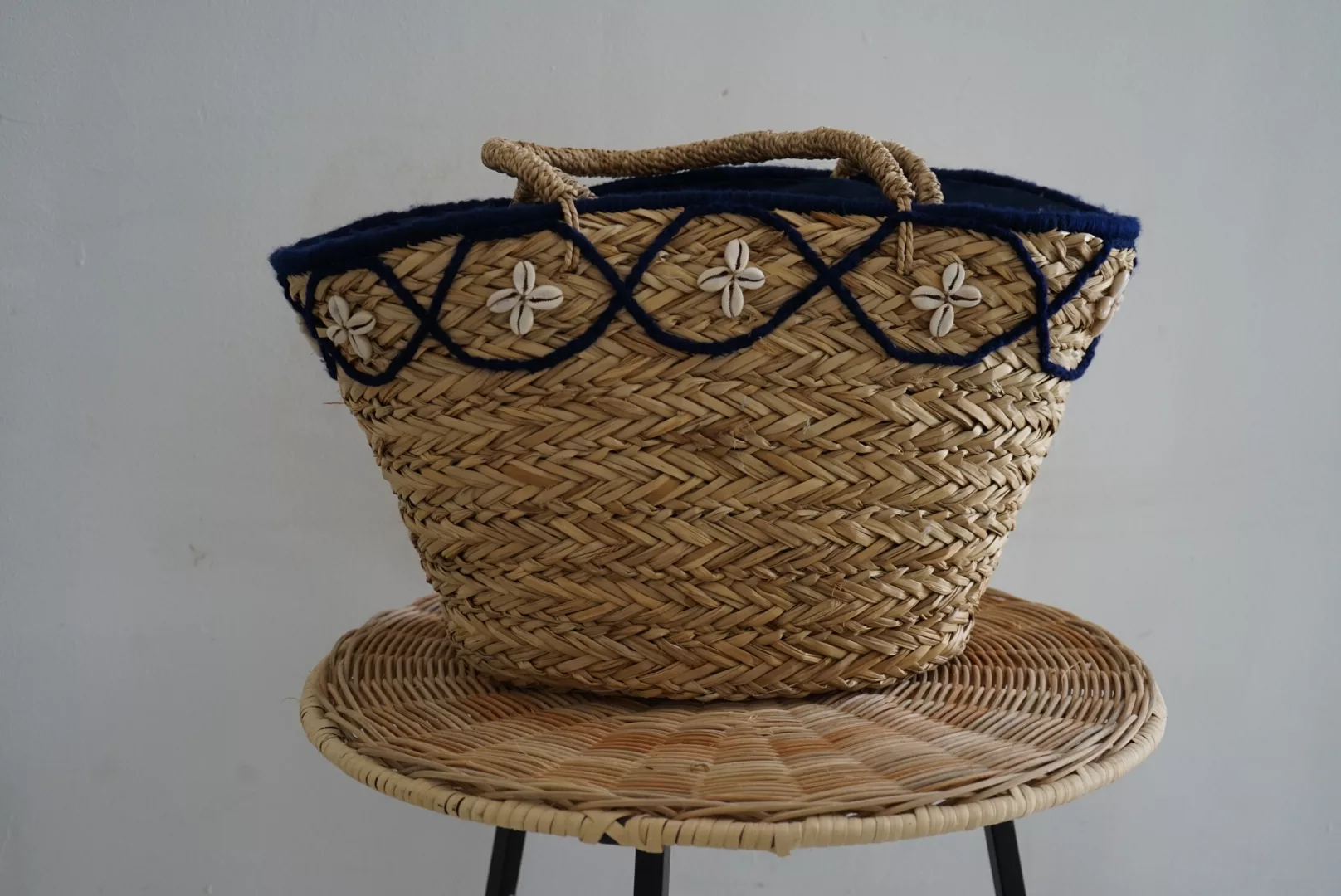 Couffin en paille tressée avec motif de coquillages – Image 5