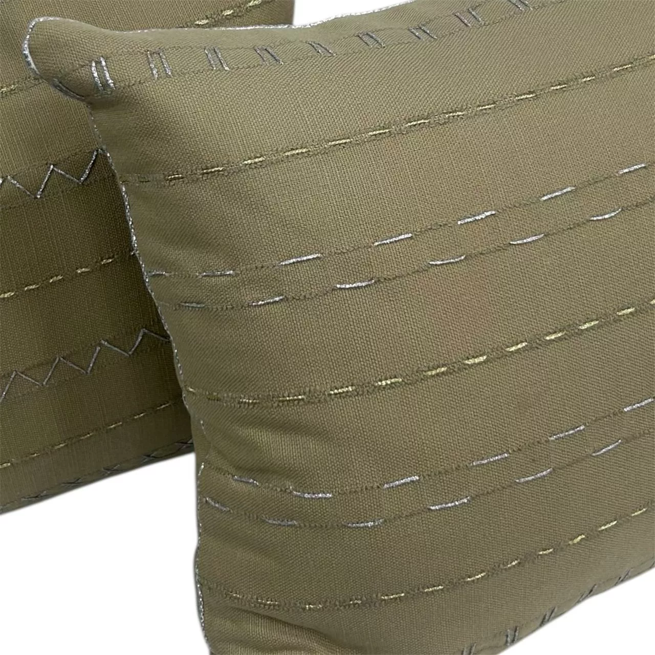 Lot de 2 coussins décoratifs brodés aux fils argent et doré - 30 X 50 cm – Image 5