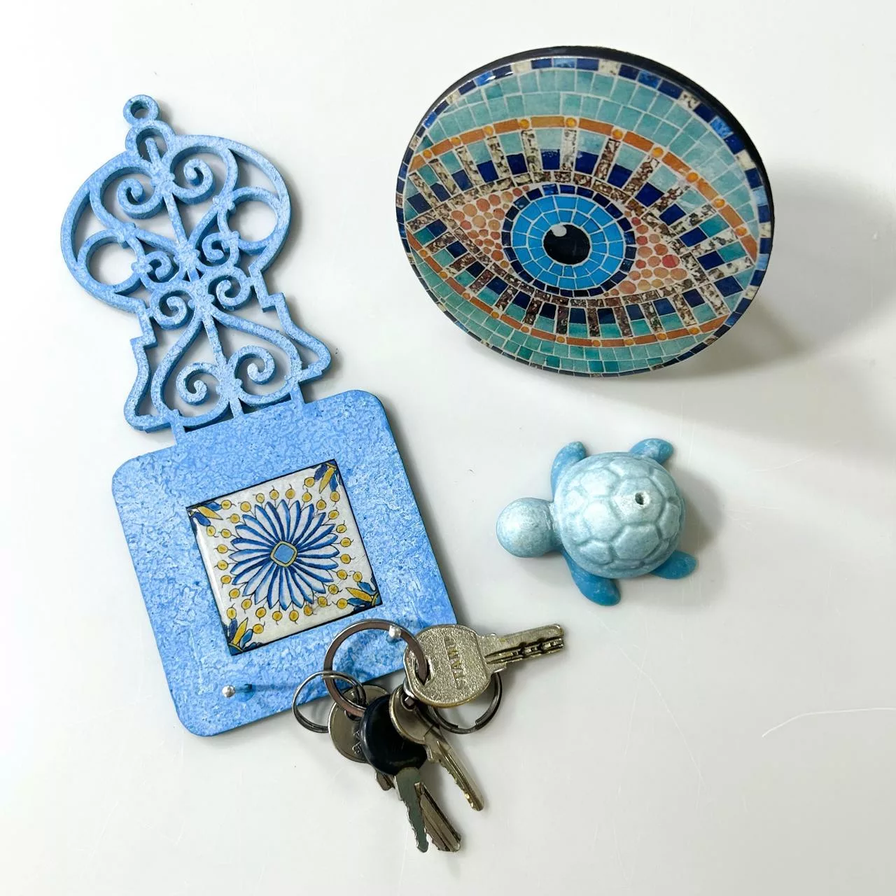 Coffret déco artisanal bleu : œil mosaïque protecteur, porte-clé mural et tortue en céramique